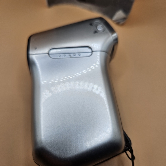 Omni 2 Digital Video Camera 16.0 Mega Pixels 8X Zoom With Case And Manual - Picture 6 of 10